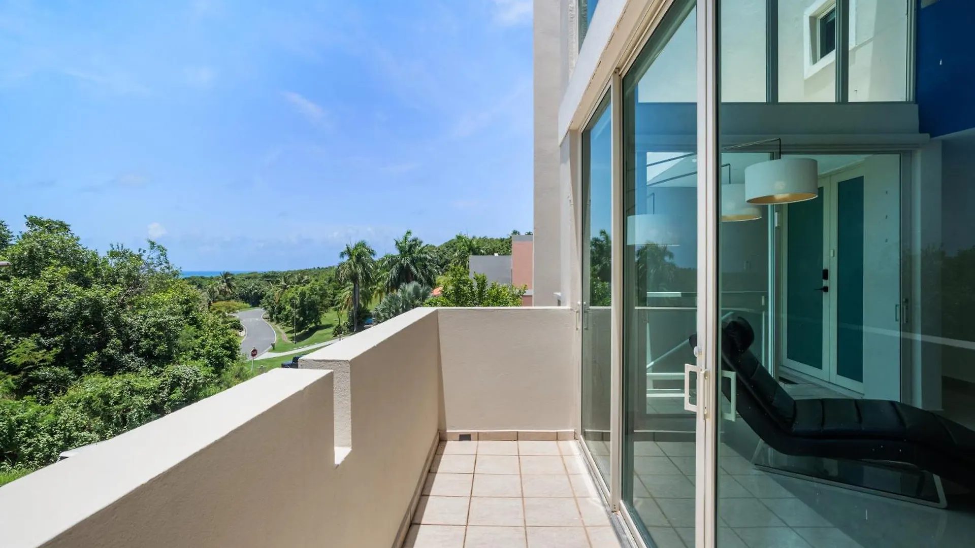 Villa At Palmas With Jacuzzi, Rooftop, Generator 24-7 Humacao