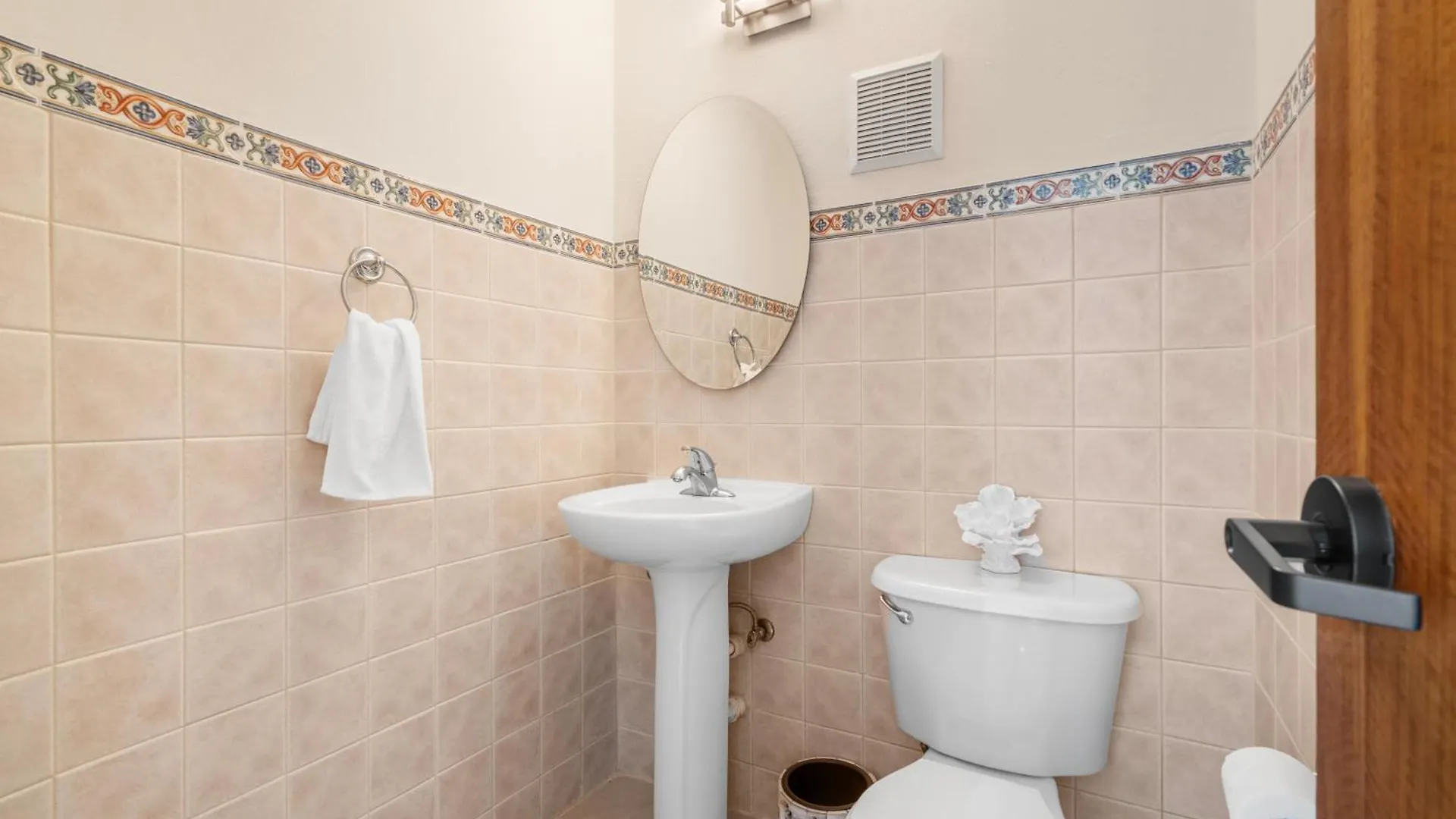 Villa At Palmas With Jacuzzi, Rooftop, Generator 24-7 Humacao
